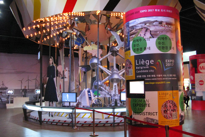 Resembling the old-fashioned fairs along its North Sea coast, Belgiums pavilion was dominated by a trio of carousals, one of which displayed an assemblage of photographs and cardboard cut-outs featuring the countrys icons.