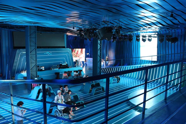 The Argentina Pavilion was awash in a sea of blue, with blue light bands on the walls, floor, and ceiling giving it the look of cerulean tiger's hide. Yet we were blue over the lack of any content, other than a few informational videos running on the side and back walls.